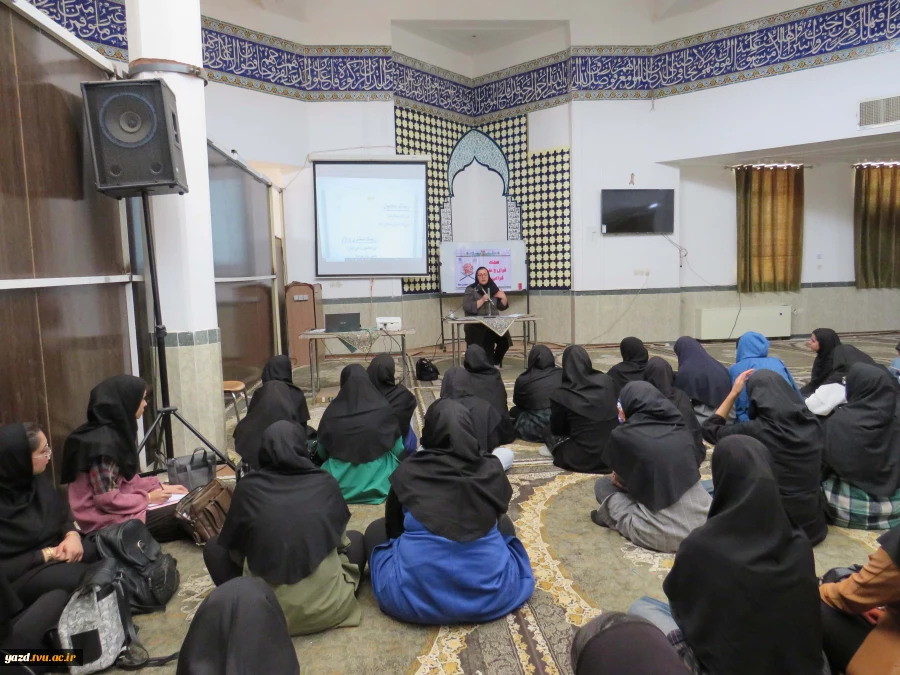 سخنرانی مهندس آسا در آموزشکده ملی مهارت دختران میبد
 2