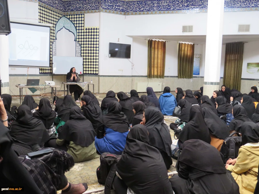 سخنرانی مهندس آسا در آموزشکده ملی مهارت دختران میبد
 4