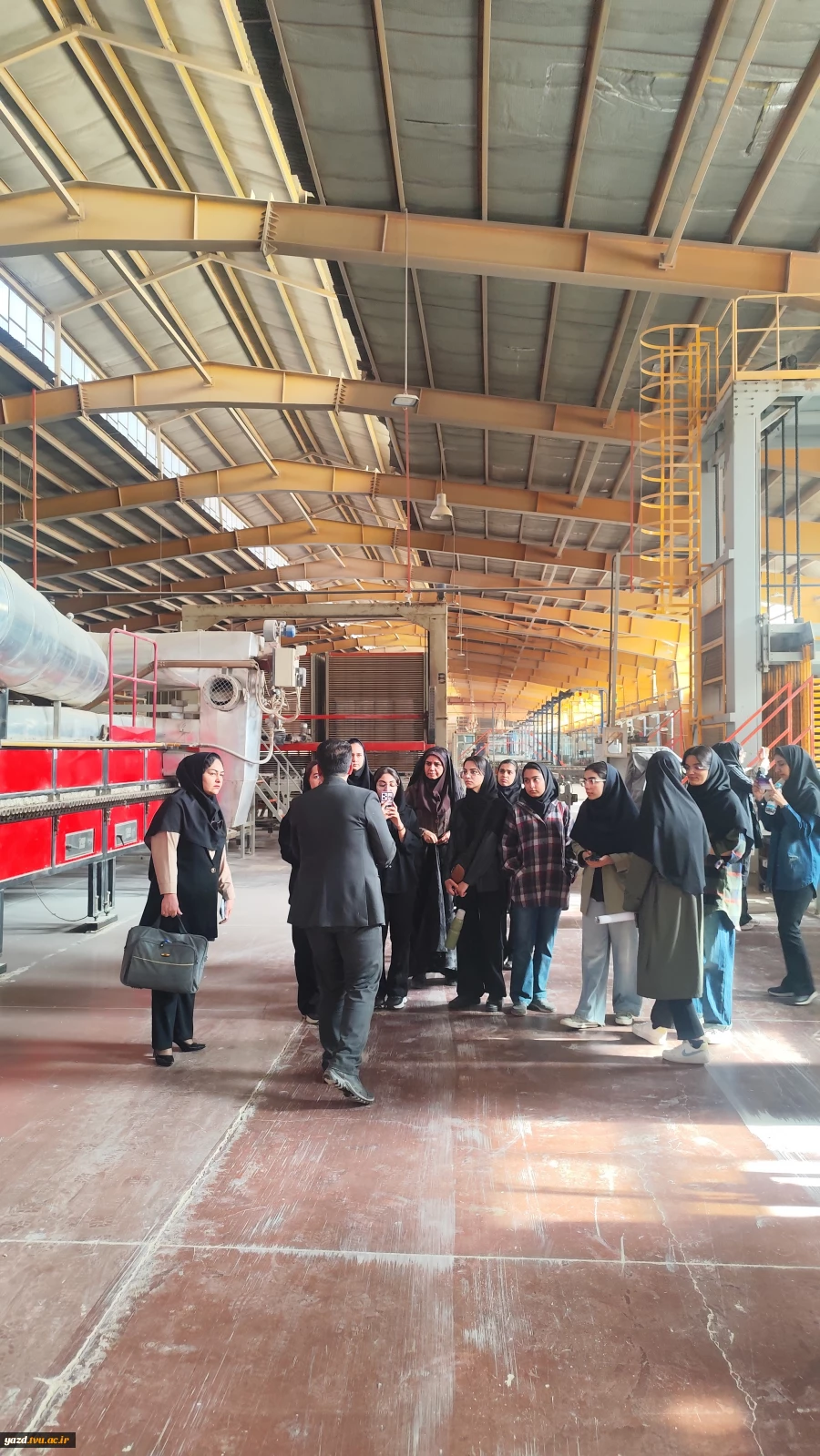 بازدید دانشجویان آموزشکده ملی مهارت دختران میبد از کاشی درسا سرام میبد
 3