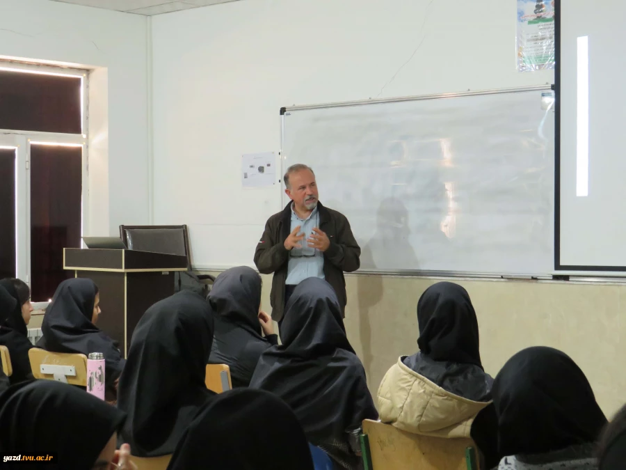 برگزاری رویداد پژوهشی با حضور کارآفران برجسته میبدی در آموزشکده ملی مهارت دختران میبد
 4