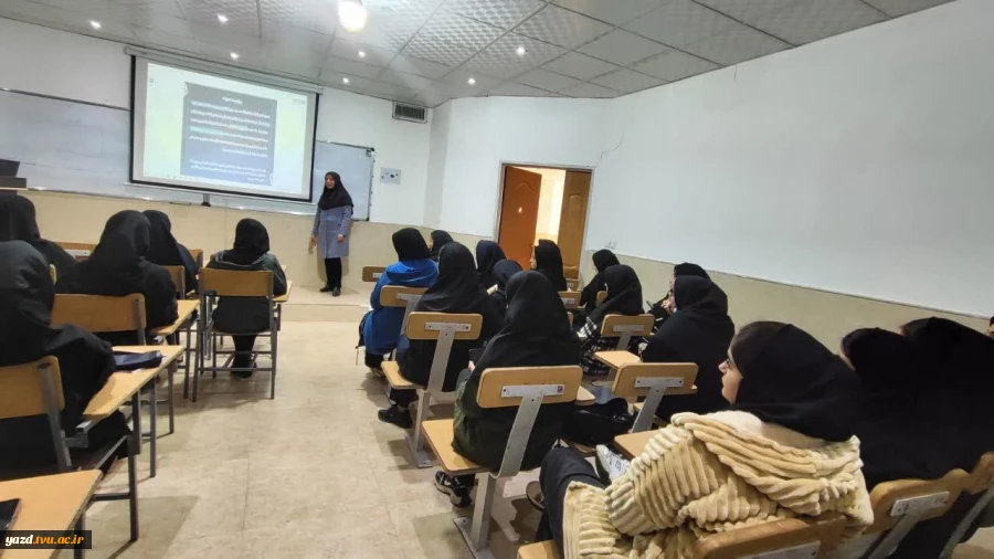 برگزاری کارگاه تخصصی «مبانی هوش مصنوعی و کاربردهای آن در تولید محتوا» در دانشکده فنی دختران میبد
 2