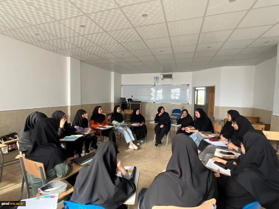 برگزاری میزگرد تخصصی «ارزهای دیجیتال و تأثیر آن بر اقتصاد کنونی» در آموزشکده دختران میبد
 2