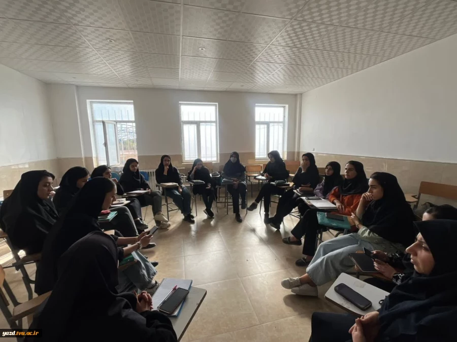 برگزاری میزگرد تخصصی «ارزهای دیجیتال و تأثیر آن بر اقتصاد کنونی» در آموزشکده دختران میبد
 3