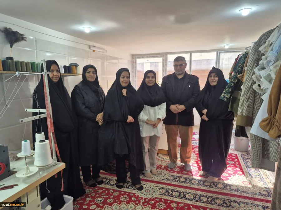 بازدید از کارگاه دانشجویان کارآفرین به مناسبت هفته کارآفرینی در آموزشکده ملی مهارت دختران میبد
 3