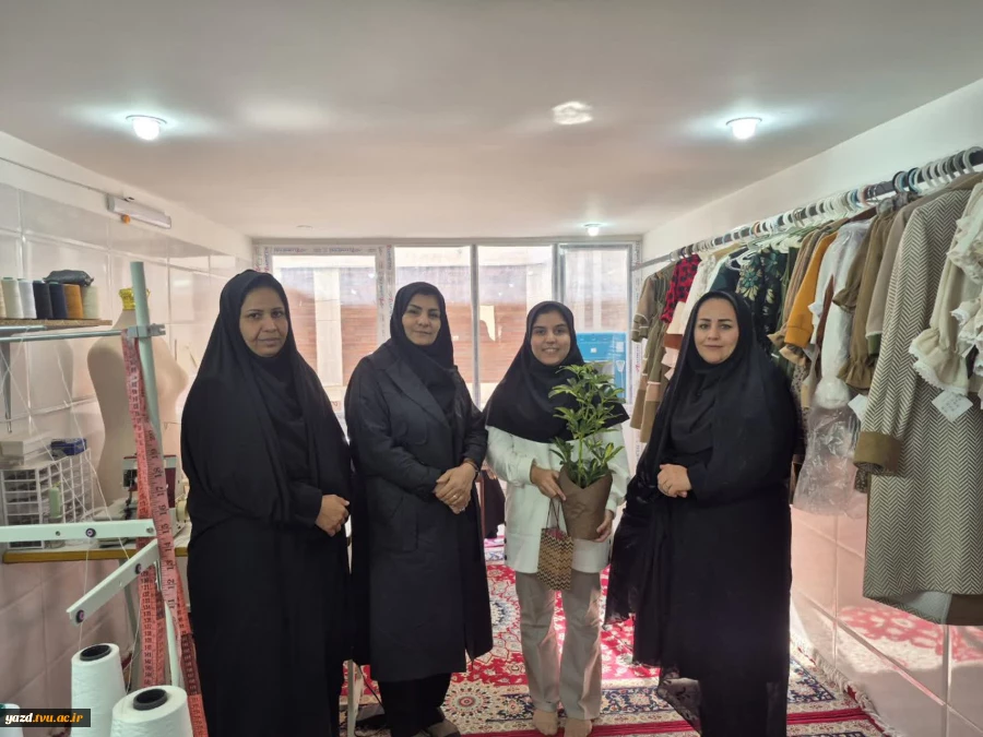 بازدید از کارگاه دانشجویان کارآفرین به مناسبت هفته کارآفرینی در آموزشکده ملی مهارت دختران میبد
 6