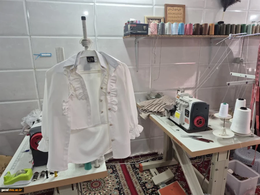 بازدید از کارگاه دانشجویان کارآفرین به مناسبت هفته کارآفرینی در آموزشکده ملی مهارت دختران میبد
 7