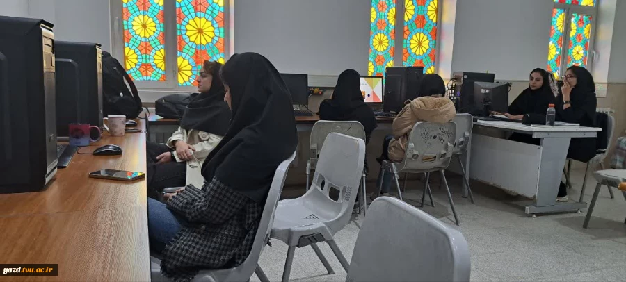 نشست تخصصی «از ایده تا هویت: طراحی حرفه‌ای برند بوک» در آموزشکده ملی مهارت دختران میبد
 2