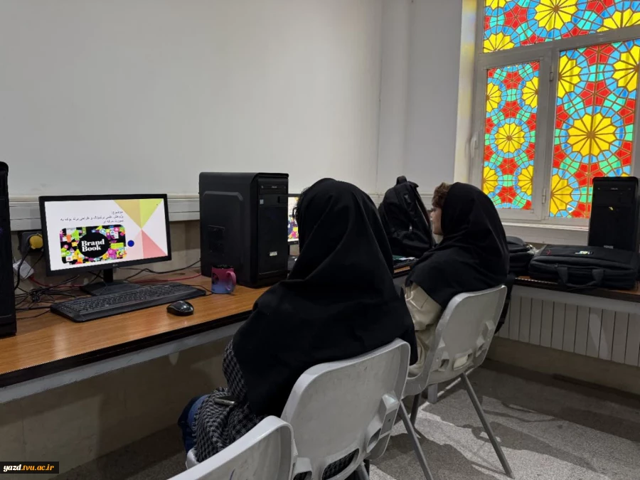 نشست تخصصی «از ایده تا هویت: طراحی حرفه‌ای برند بوک» در آموزشکده ملی مهارت دختران میبد
 5