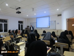 اولین جلسه هم‌اندیشی آینده‌نگری مشاغل مهارتی با رو نمایی از مرکز هدایت شغلی و کاریابی نگین در آموزشکده ملی مهارت دختران میبد 4