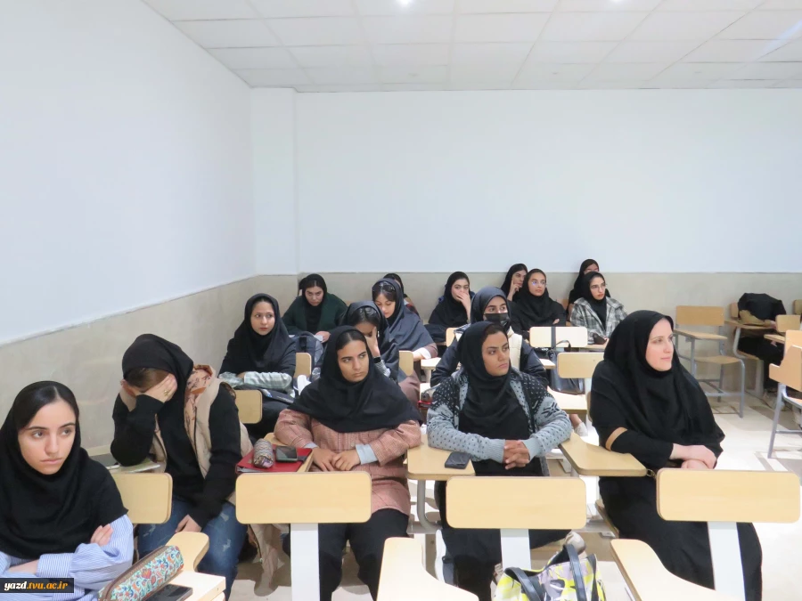 اولین جلسه هم‌اندیشی آینده‌نگری مشاغل مهارتی با رو نمایی از مرکز هدایت شغلی و کاریابی نگین در آموزشکده ملی مهارت دختران میبد 6