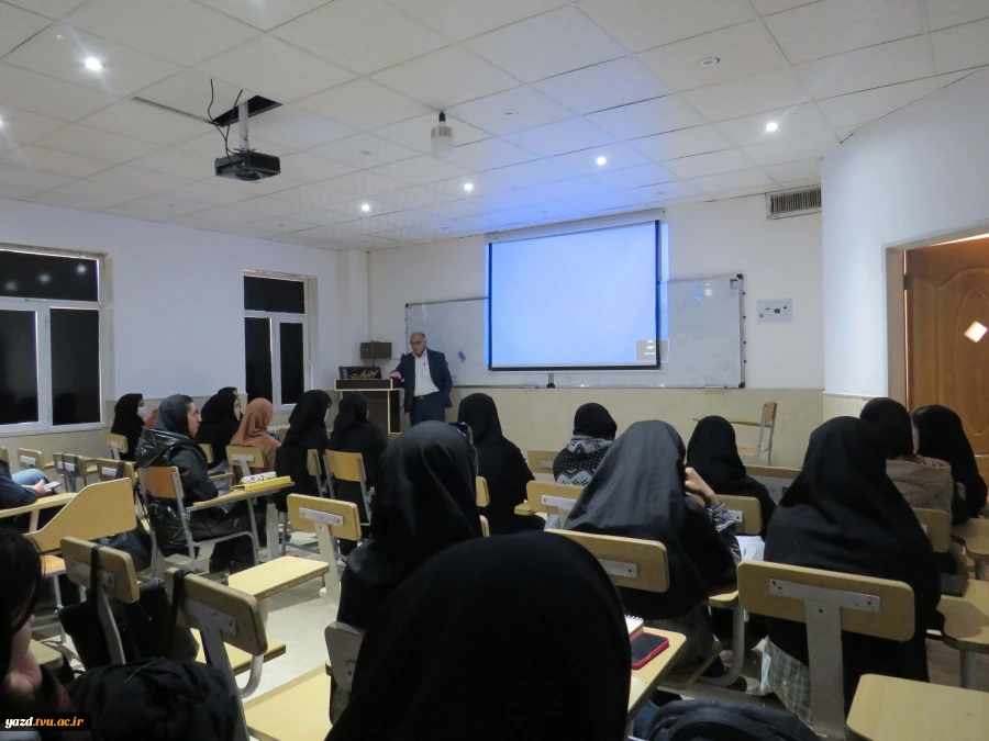 اولین جلسه هم‌اندیشی آینده‌نگری مشاغل مهارتی، در آموزشکده ملی مهارت دختران میبد
 3