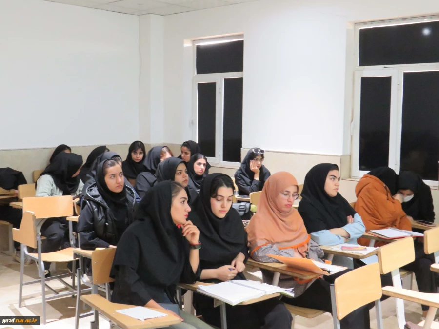 اولین جلسه هم‌اندیشی آینده‌نگری مشاغل مهارتی، در آموزشکده ملی مهارت دختران میبد
 5