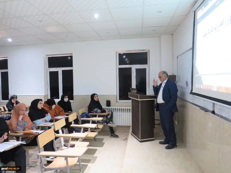 اولین جلسه هم‌اندیشی آینده‌نگری مشاغل مهارتی، در آموزشکده ملی مهارت دختران میبد
 6