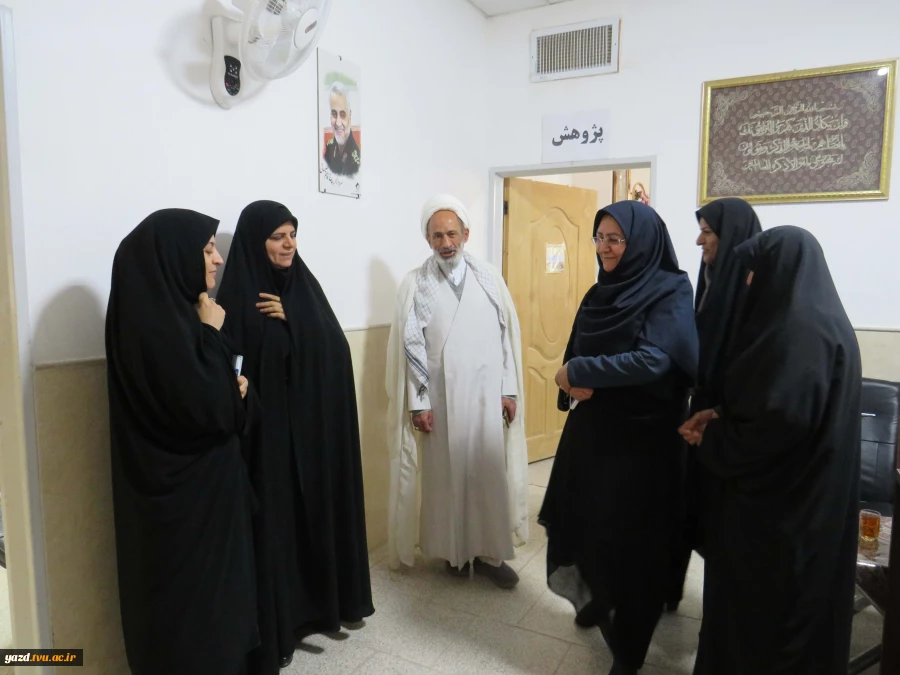 بازدید نماینده نهاد رهبری استان از آموزشکده ملی مهارت دختران میبد
 3