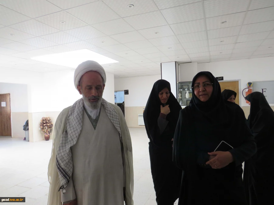 بازدید نماینده نهاد رهبری استان از آموزشکده ملی مهارت دختران میبد
 4