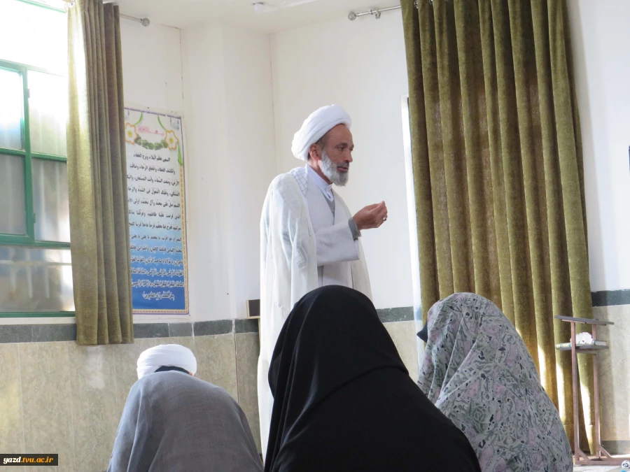 بازدید نماینده نهاد رهبری استان از آموزشکده ملی مهارت دختران میبد
 8