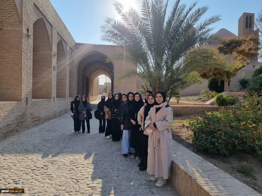 برگزاری کلاس عملی پرسپکتیو در محدوده تاریخی شاه‌عباسی میبد 3