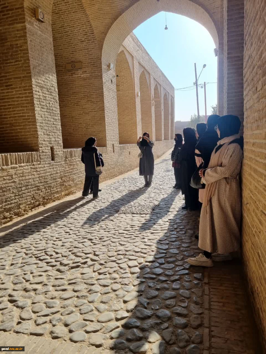 برگزاری کلاس عملی پرسپکتیو در محدوده تاریخی شاه‌عباسی میبد 5