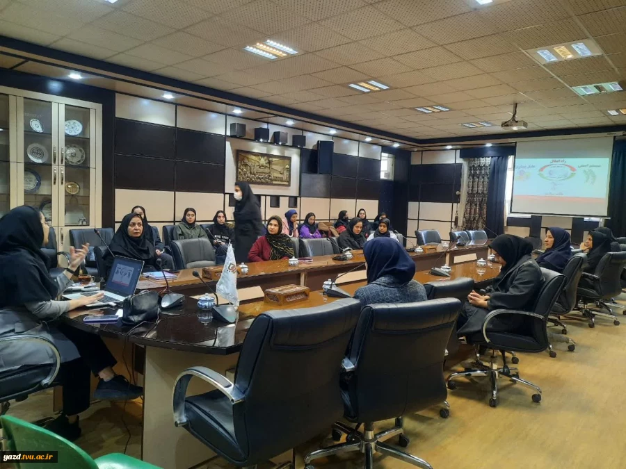 کارگاه آموزشی «آشنایی با بیماری ایدز» در آموزشکده ملی مهارت دختران یزد – حضرت رقیه (س) برگزار شد
 4
