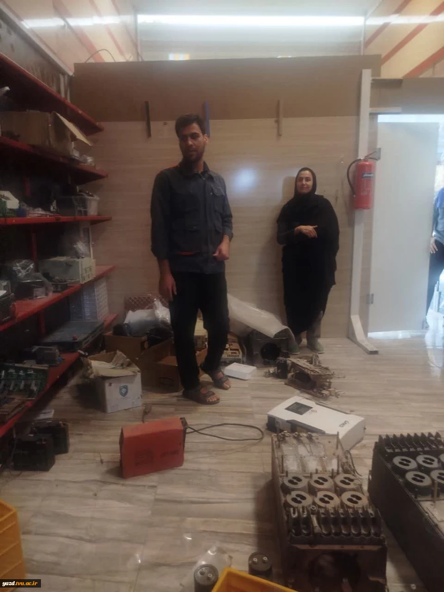 بازدید علمی دانشجویان کامپیوتر از کارگاه کارآفرینی در میبد
 2