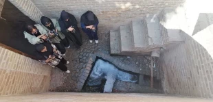 بازدید عملی دانشجویان عکاسی از محور تاریخی شاه‌عباسی میبد
 6