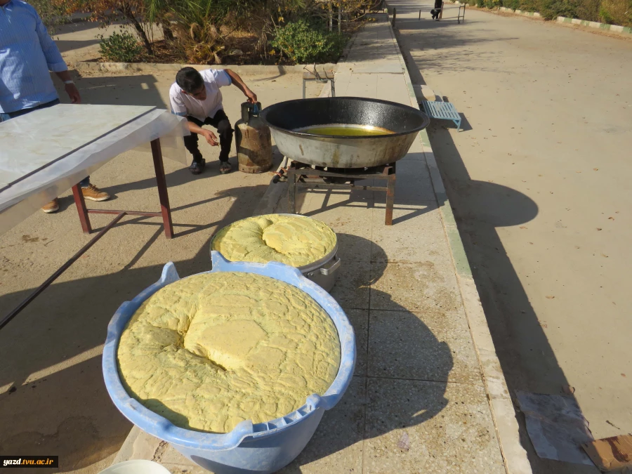 مراسم پخت و پخش نان روغنی«لتیرگ» در آموزشکده ملی مهارت دختران میبد
 5