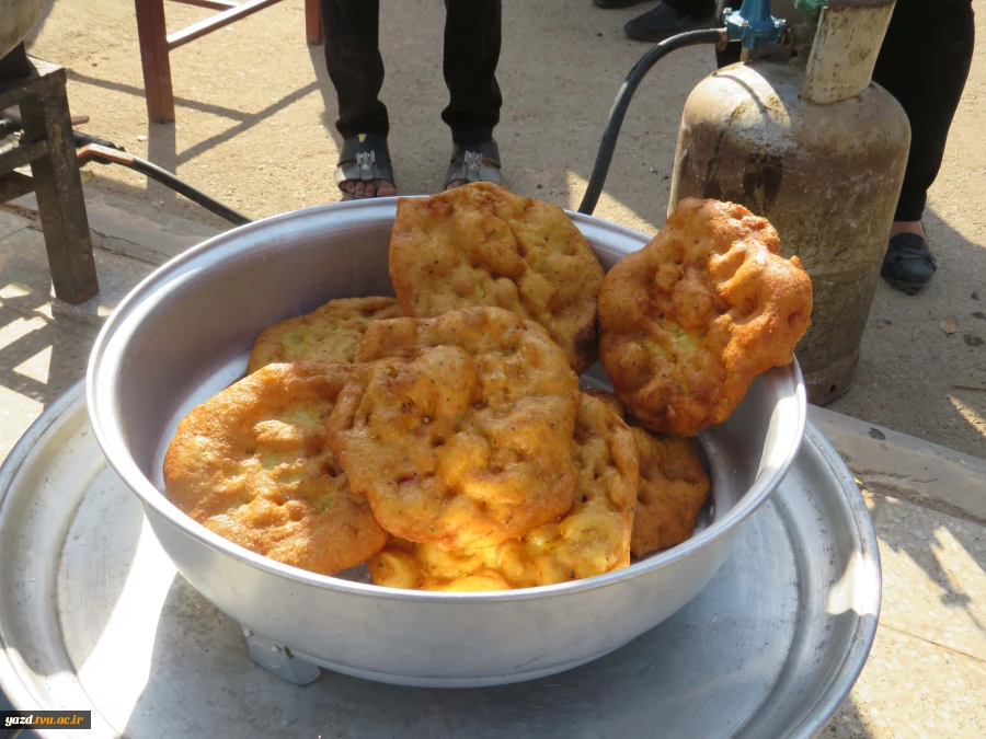 مراسم پخت و پخش نان روغنی«لتیرگ» در آموزشکده ملی مهارت دختران میبد
 4