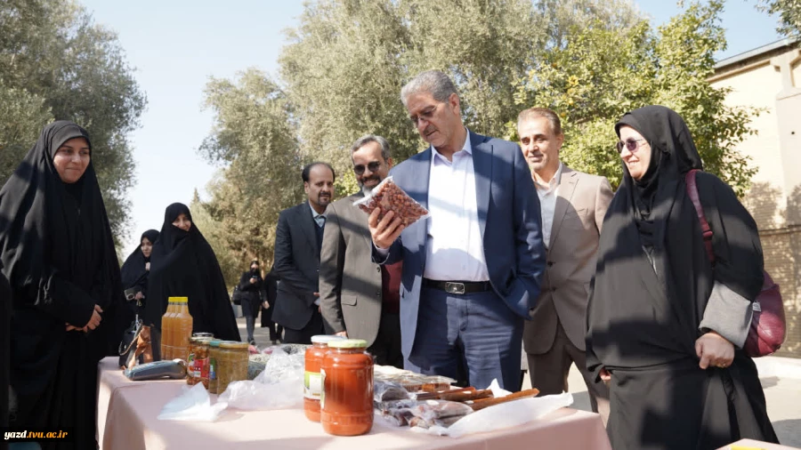 دکتر زمانی در جشن روز دانشجو دانشگاه ملی مهارت واحد استانی یزد:

روز دانشجو نماد بیداری، مسئولیت‌پذیری و مطالبه‌گری قانونمند دانشجویان است 6