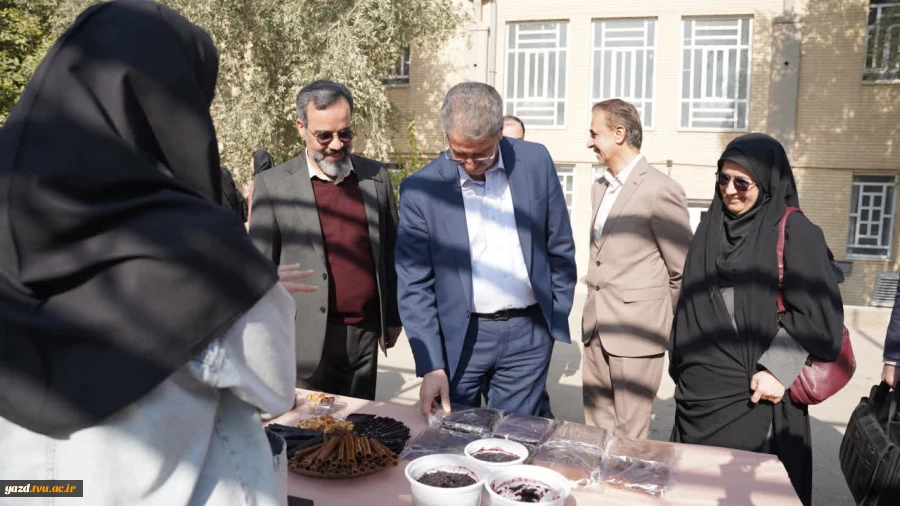 دکتر زمانی در جشن روز دانشجو دانشگاه ملی مهارت واحد استانی یزد:

روز دانشجو نماد بیداری، مسئولیت‌پذیری و مطالبه‌گری قانونمند دانشجویان است 7