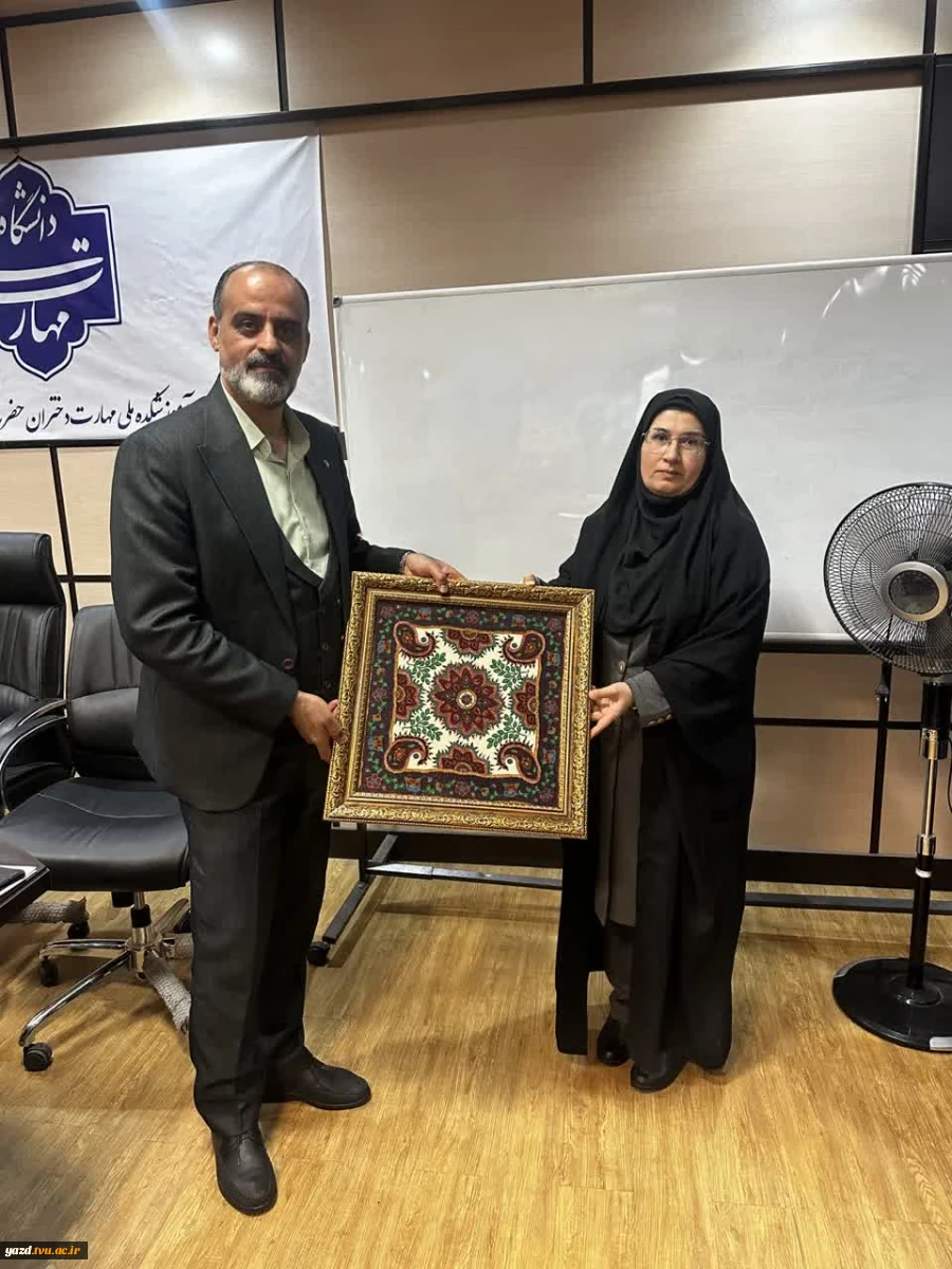 میزبانی دانشجویان آموزشکده ملی مهارت دختران یزد - حضرت رقیه(س) از معاون اداری و مالی دانشگاه ملی مهارت در آیین روز دانشجو 3