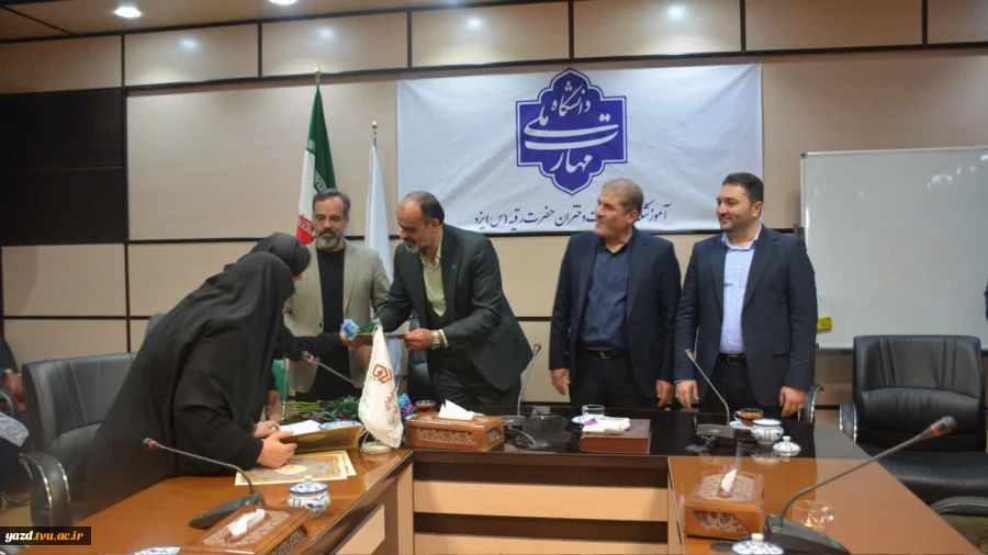 میزبانی دانشجویان آموزشکده ملی مهارت دختران یزد - حضرت رقیه(س) از معاون اداری، مالی و مدیریت منابع دانشگاه ملی مهارت در آیین روز دانشجو 5