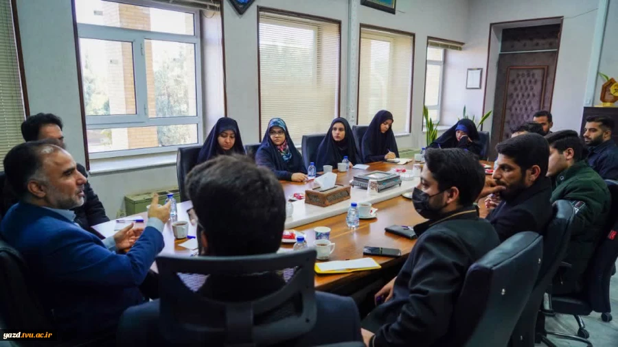 نشست دانشجویی با حضور مدیرکل دفتر امور سیاسی، انتخابات و تقسیمات کشوری استانداری و نماینده دانشجویان دانشگاه ملی مهارت استان یزد 4