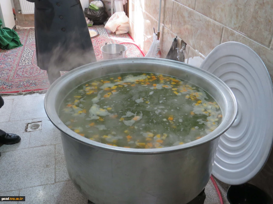 آش متبرک فاطمی؛ پیشکشی از مهر همکاران به نام حضرت زهرا (س) در آموزشکده ملی مهارت دختران میبد
 2