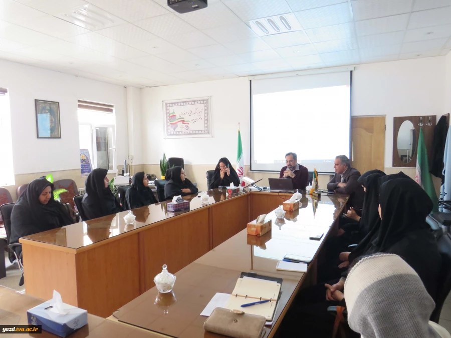 برگزاری جلسه تخصصی آموزشی با حضور دکتر امیدپناه ودکتر عمرانی در آموزشکده ملی مهارت دختران میبد
 3