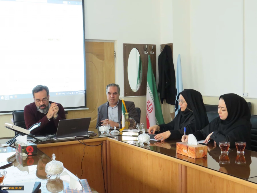 برگزاری جلسه تخصصی آموزشی با حضور دکتر امیدپناه ودکتر عمرانی در آموزشکده ملی مهارت دختران میبد
 3