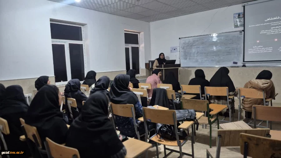 برگزاری سمینار تخصصی «از ایده تا اجرا؛ راهکارهای احیای صنعت پوشاک» در آموزشکده ملی مهارت دختران میبد
 2