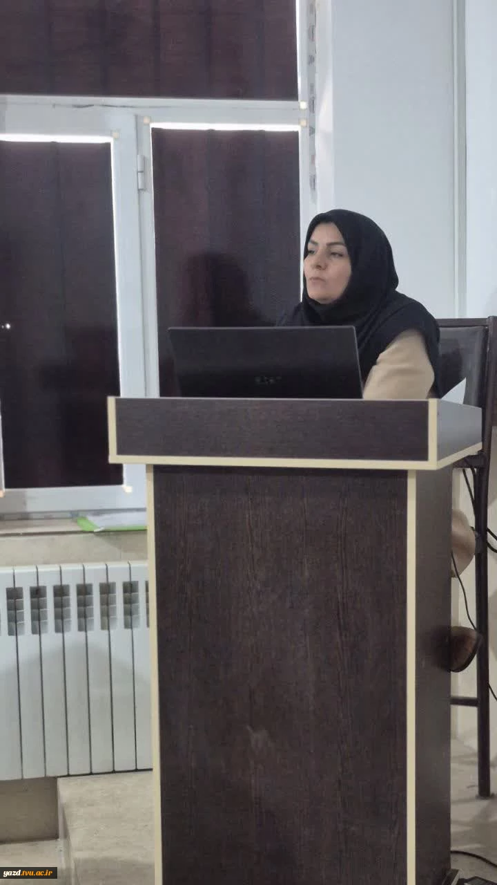 برگزاری سمینار تخصصی «از ایده تا اجرا؛ راهکارهای احیای صنعت پوشاک» در آموزشکده ملی مهارت دختران میبد
 2