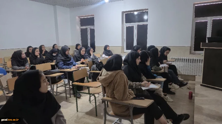 برگزاری سمینار تخصصی «از ایده تا اجرا؛ راهکارهای احیای صنعت پوشاک» در آموزشکده ملی مهارت دختران میبد
 2