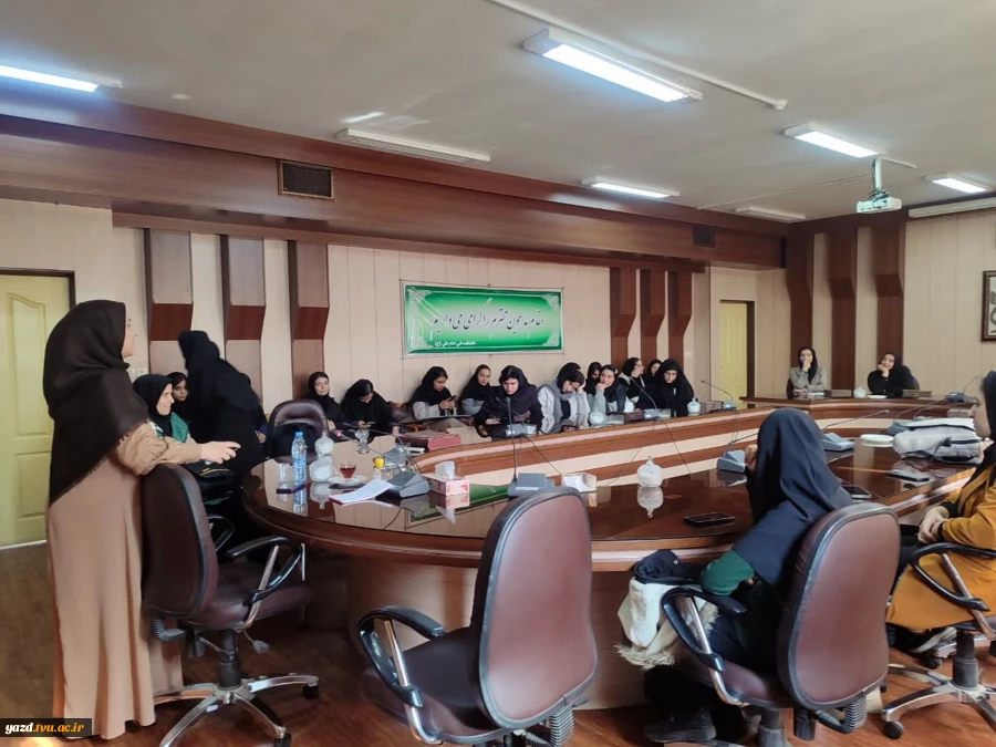 برگزاری برنامۀ «دوشنبه‌های سینمایی» با نمایش فیلم «بیبدن» در پردیس دختران امام علی (ع)
 2