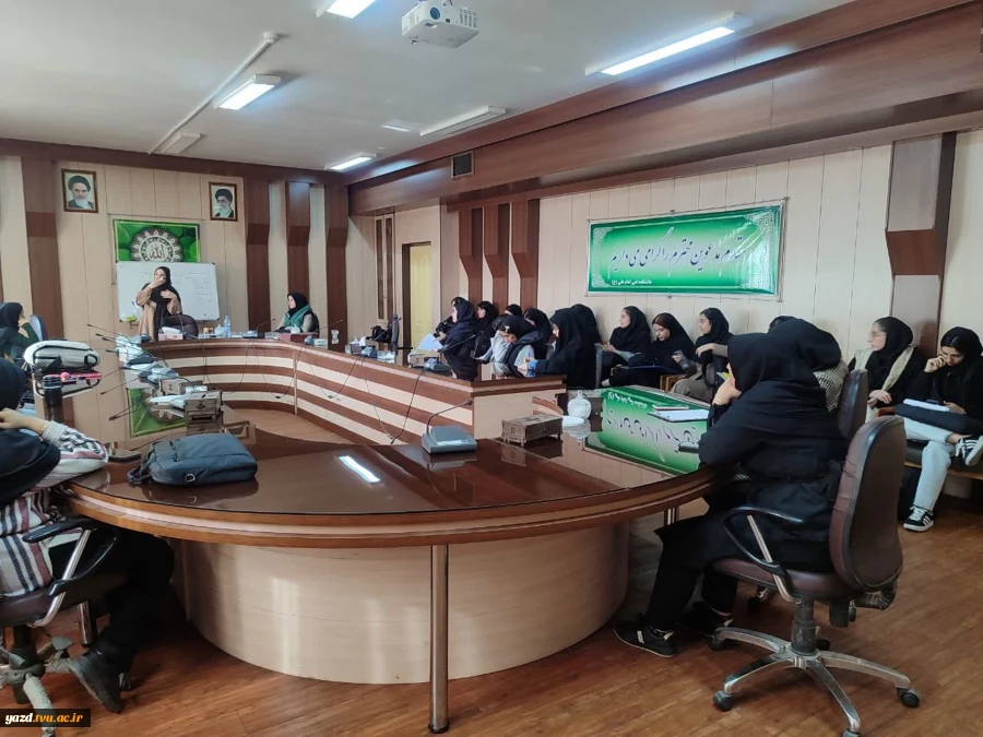 برگزاری برنامۀ «دوشنبه‌های سینمایی» با نمایش فیلم «بیبدن» در پردیس دختران امام علی (ع)
 3
