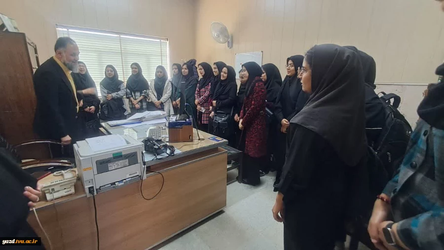 بازدید علمی دانشجویان رشته حسابداری آموزشکده ملی مهارت دختران یزد از اداره کل امور مالیاتی استان
 2