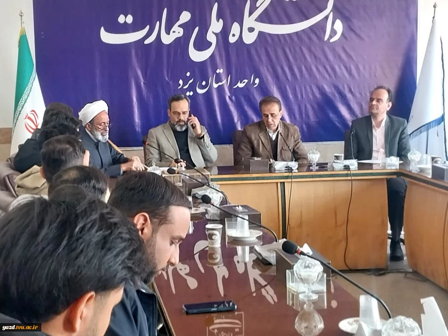 دیدار نمایندگان دانشجویان انجمن‌ها و بسیج با رئیس دانشگاه ملی مهارت یزد 5