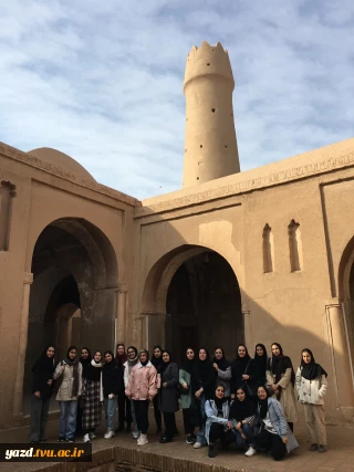 بازدید علمی دانشجویان گرافیک آموزشکده ملی مهارت دختران یزد از مسجد جامع فهرج
