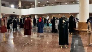 کسب رتبه سوم دانشجوی آموزشکده ملی مهارت دختران میبد در جشنواره استانی «نارین‌دخت» در بخش طراحی و دوخت پوشاک مدارس 3