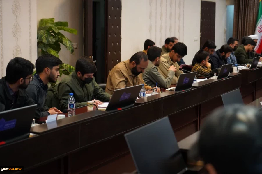 نشست مسئولان قضایی استان یزد با نمایندگان تشکل‌های دانشجویی:
تأکید بر نقش محوری دانشگاه در پژوهش و آسیب‌شناسی حوادث اخیر 10