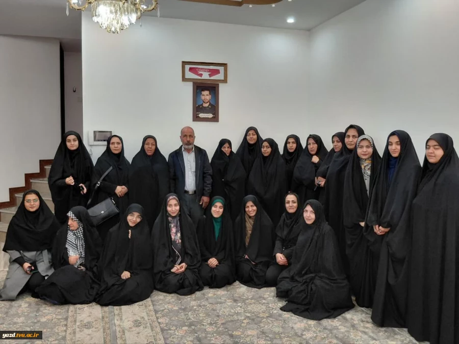 دیدار مسئولین دانشگاه ملی مهارت استان یزد با خانواده شهید رحیمی 6