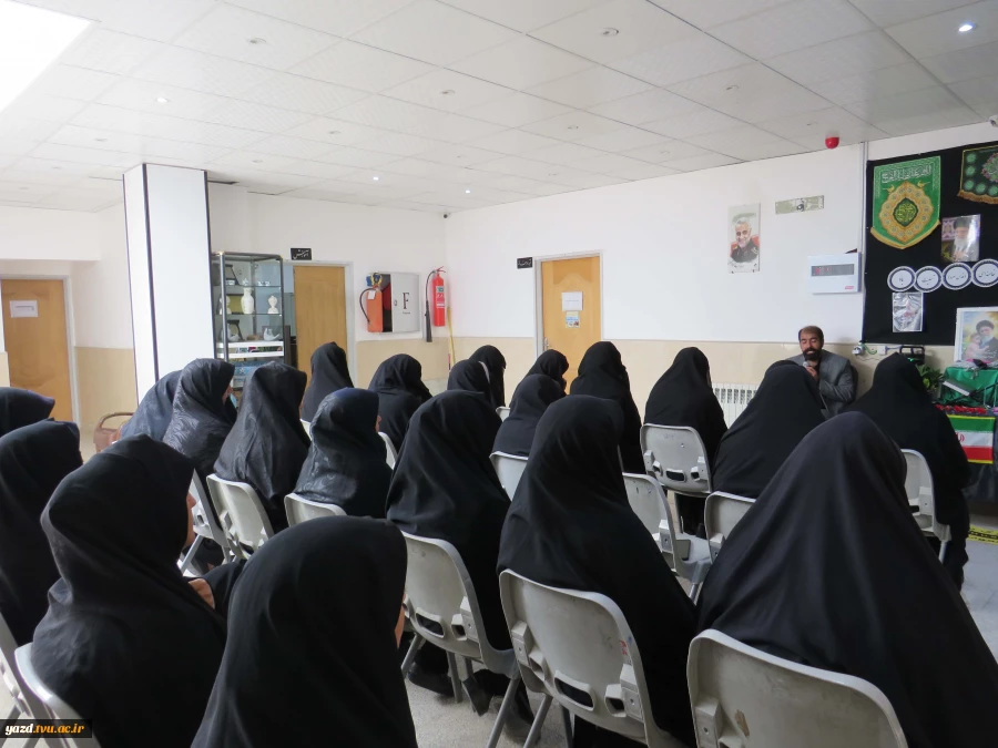 مراسم بزرگداشت و خونخواهی رهبر شهید، نماد استقامت و شجاعت ملت در آموزشکده ملی مهارت دختران میبد
 3