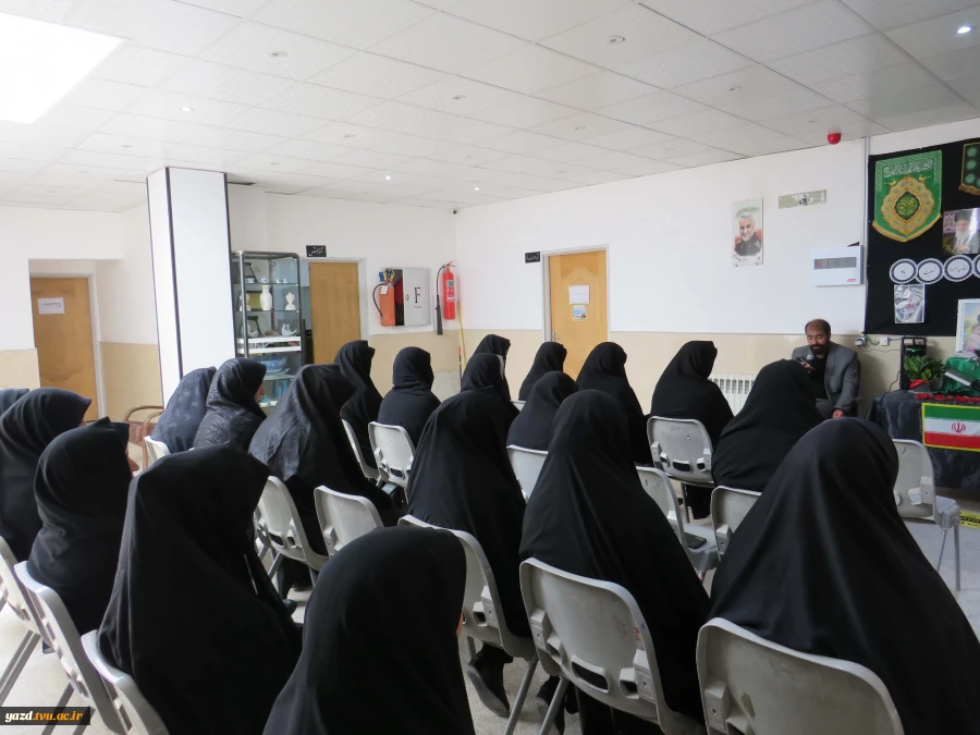 مراسم بزرگداشت و خونخواهی رهبر شهید، نماد استقامت و شجاعت ملت در آموزشکده ملی مهارت دختران میبد
 6