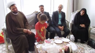 حضور مشاور بانوان دانشگاه ملی مهارت استان یزد در منزل خانواده شهدا به مناسبت روز دختر 3