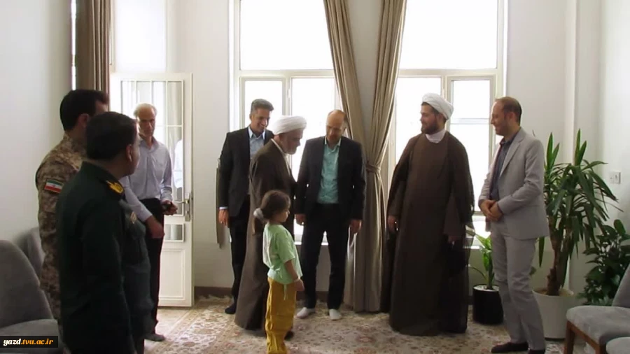 حضور مشاور بانوان دانشگاه ملی مهارت استان یزد در منزل خانواده شهدا به مناسبت روز دختر 4